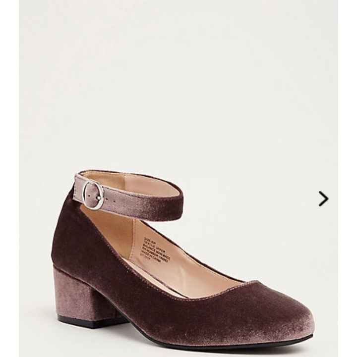 Shoes: White or Colorful? - 1