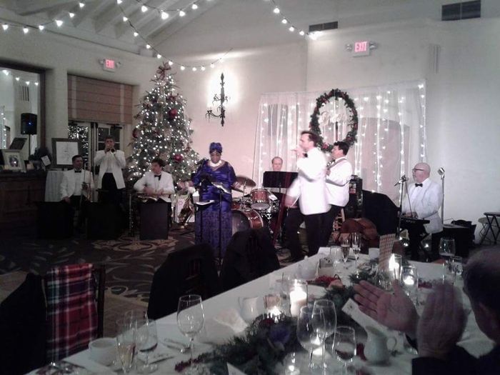 Intimate wedding and dancing 1