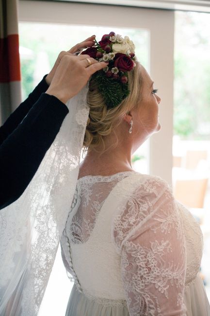 Hair style for holding the veil - 1