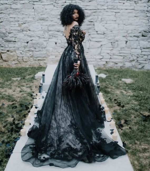 Does this dress fit a Dracula theme? 11