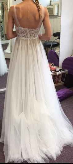 Wedding dress can’t be bustled - 3