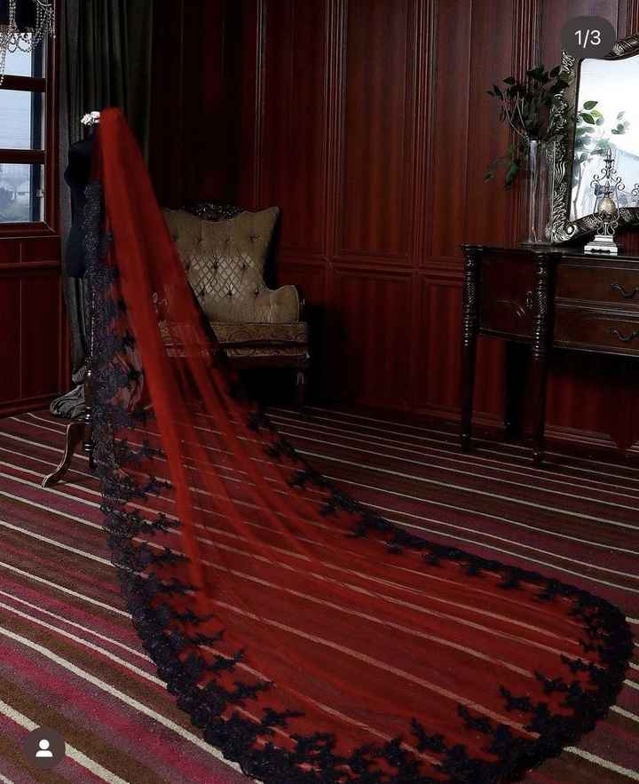 Does this dress fit a Dracula theme? - 3