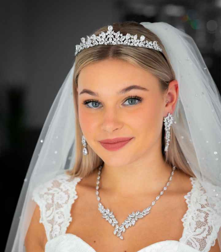 Hair accessories. - 1