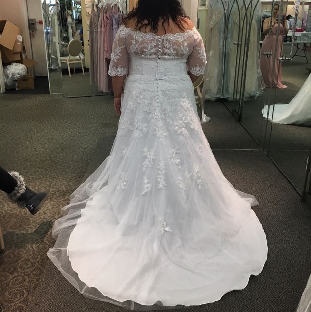 Calling plus size brides, show me your Dress