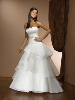 Anyone doing two dresses on the Big Day??