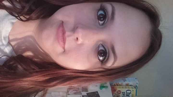 Anyone have pics of their overall wedding make up look, wearing false eyelashes?