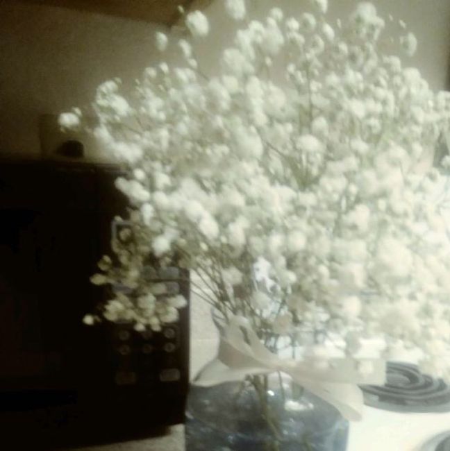 Center pieces and linens. - 1