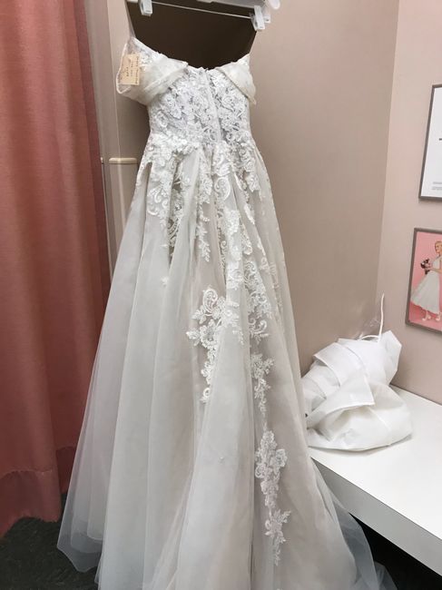 How do you bustle a tulle/lace train? 1