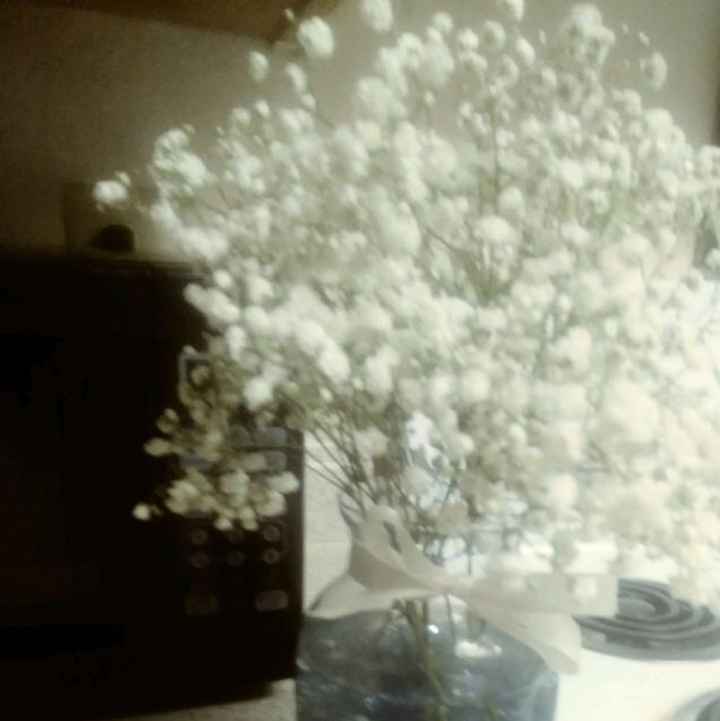 Center pieces and linens. - 1