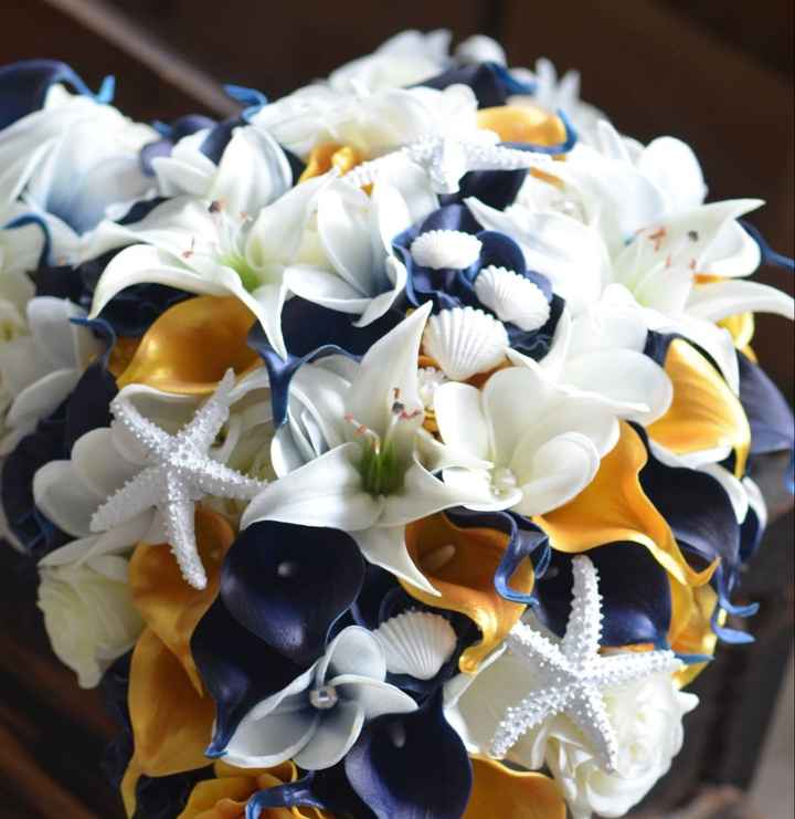 Real Flowers vs. Artificial. What did you ladies choose and why? - 1