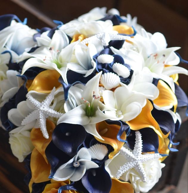 Real Flowers vs. Artificial. What did you ladies choose and why? - 1