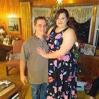 Engagement poses for tall bride and average groom? - 1