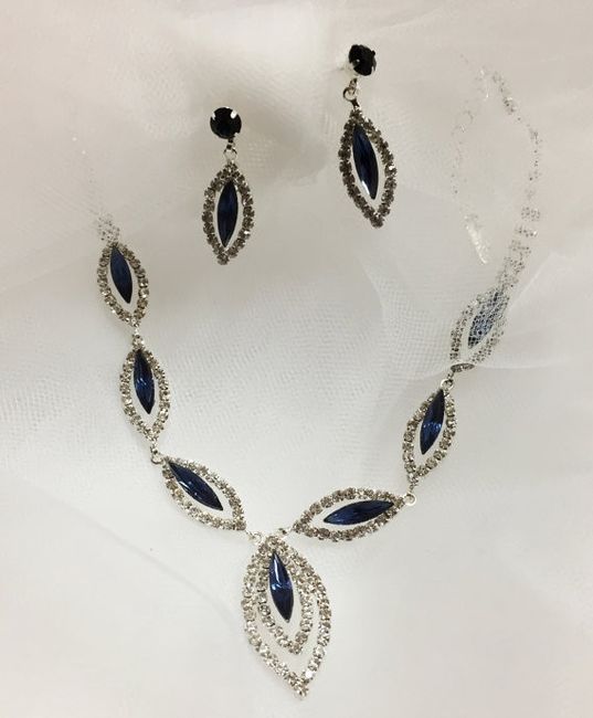 Bridal earrings/hair accessories