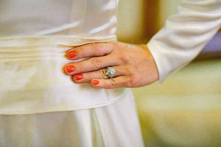 Red nails, always classic and vintage