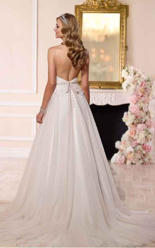 Help! Torn between two dresses!