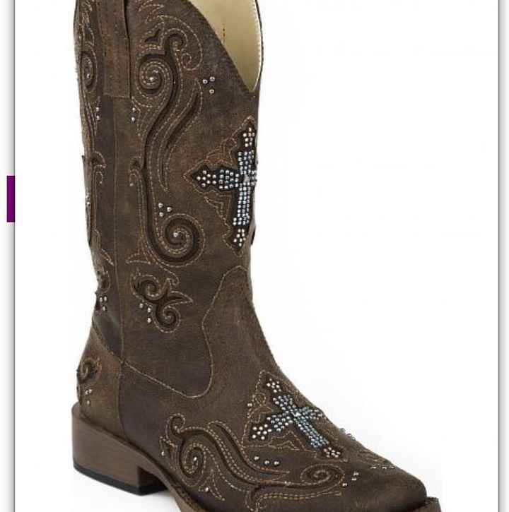 Show off your shoes ladies.