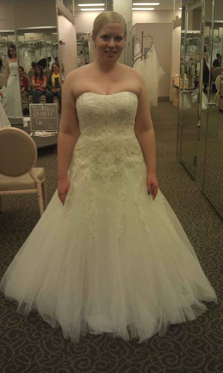 Show us your wedding dress!!!!!!