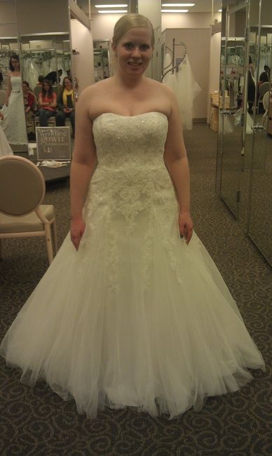 Show us your wedding dress!!!!!!