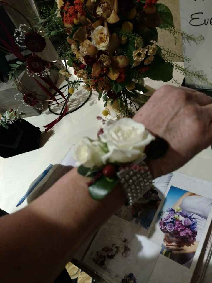 Bouts or corsages for mob/mog?