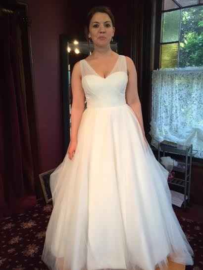 Kinda hate my dress... but it's sure too late now!