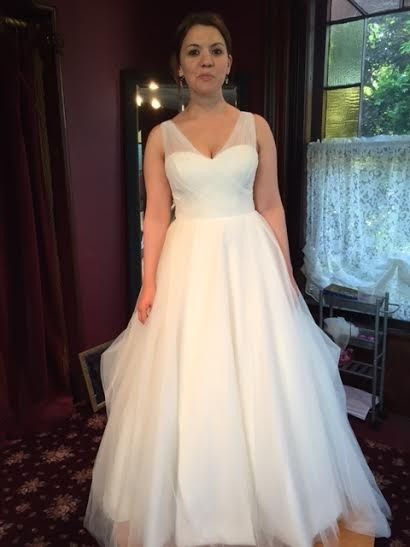 Kinda hate my dress... but it's sure too late now!