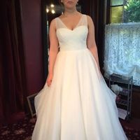 Kinda hate my dress... but it's sure too late now!