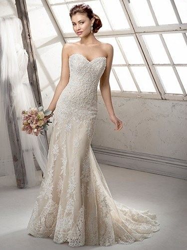Help! How to combine gold dress with altar draping?