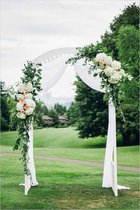 Help! How to combine gold dress with altar draping?
