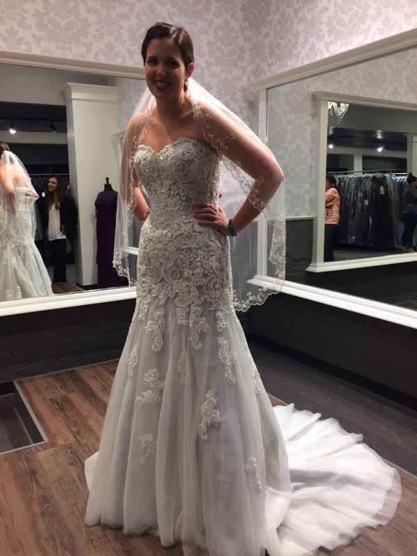 Ok ladies... Drop a pic of your BEAUTIFUL DRESSES