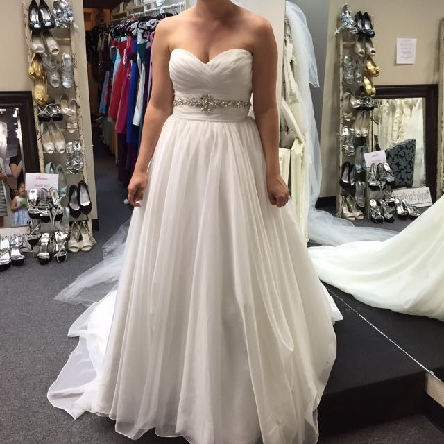 I want to see dresses!