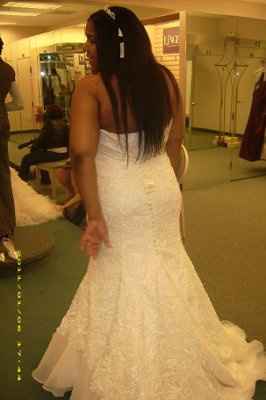 Which dress do u like better.