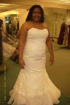 Which dress do u like better.