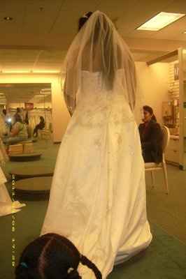 Which dress do u like better.