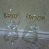 Customized Bridesmaids Wine Glasses. HOW TO DO??