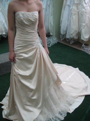 post your wedding  dress pic thanks.