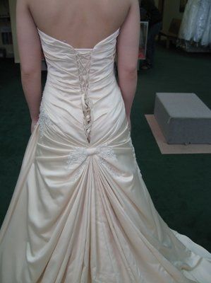 post your wedding  dress pic thanks.