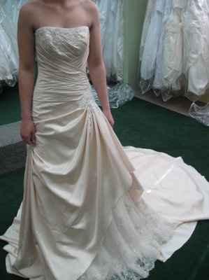 post your wedding  dress pic thanks.