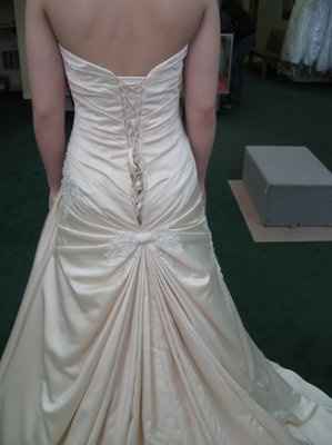 post your wedding  dress pic thanks.