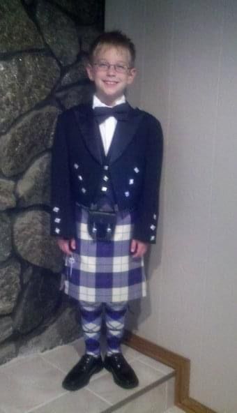 Groom wearing kilt for wedding? 3