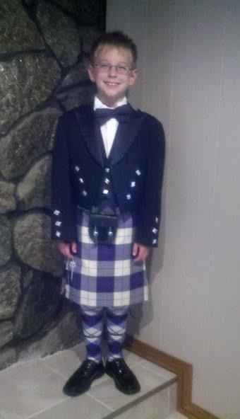 Groom wearing kilt for wedding? - 1