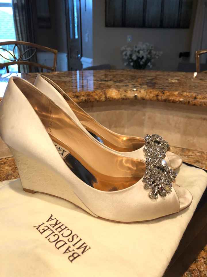 Short brides! High heels or going for flats and kitten heels? - 1