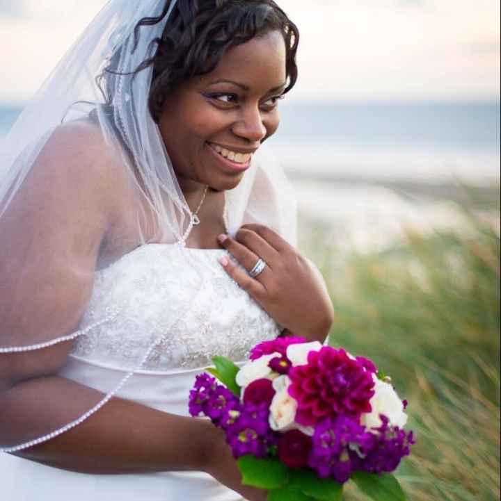 , let's see your wedding bouquet  ladies!!