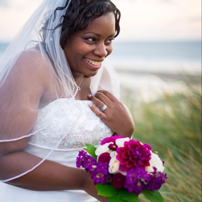 , let's see your wedding bouquet  ladies!!