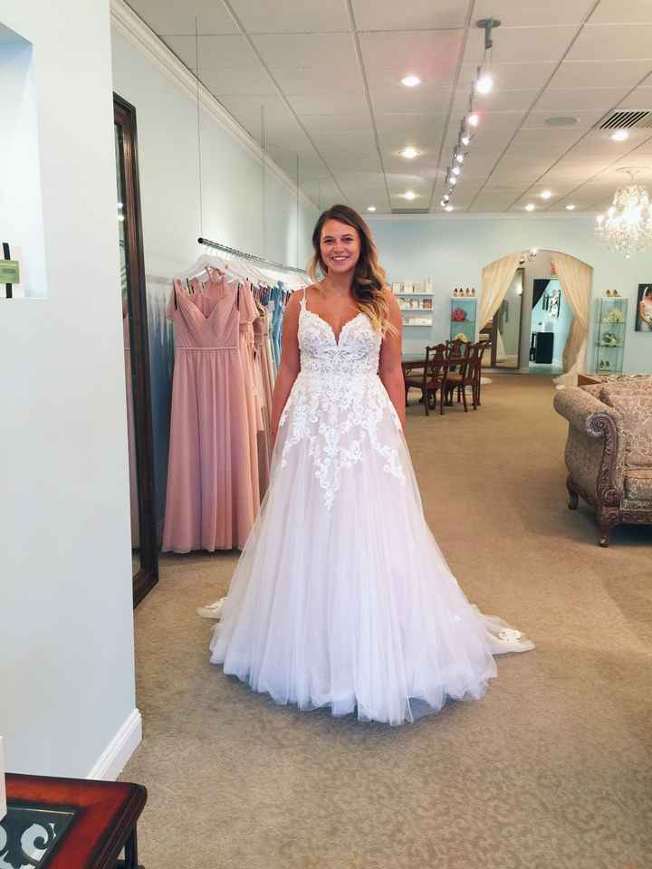 Help Me Pick A Dress!! (Pictures Included!)
