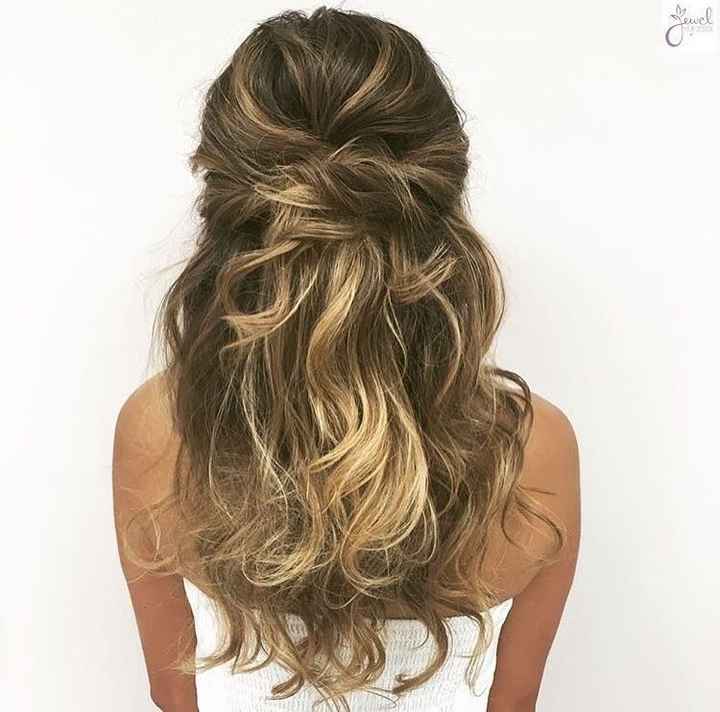 hairstyle with fingertip/elbow length veil