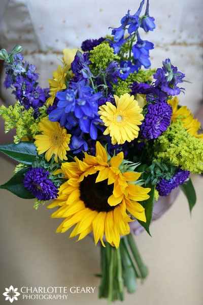 Is your bouquet neutral/ivory or bolder colors? Show me!