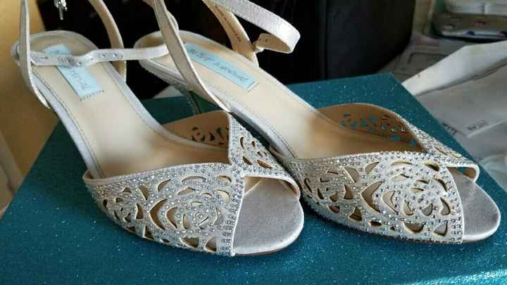 Anybody wearing mid sized heels??