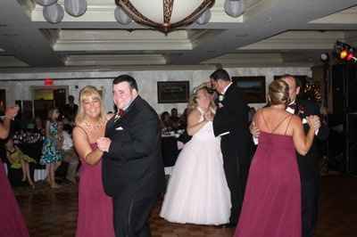 a few pics of wedding... hoep they're not too small...