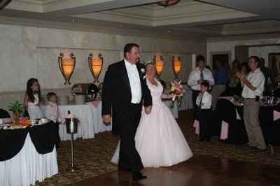 What does your dress look like? Post pics or give style number. I want to know what the trend is!