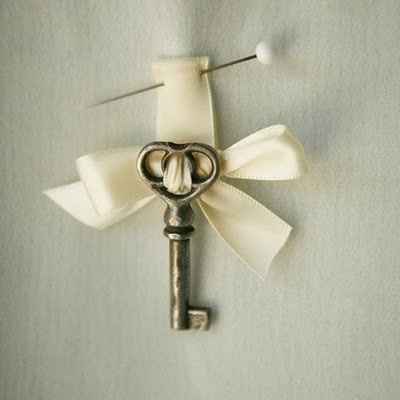 Key Boutonniere, Opinions